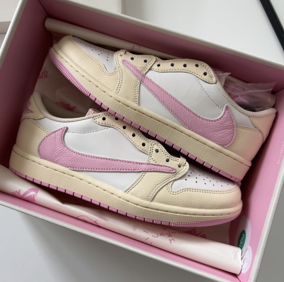 Air Jordan 1 Retro Low OG SP Travis Scott Shy Pink